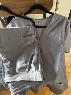 Figs Gray Scrub Set - Women’s XL/XLP
